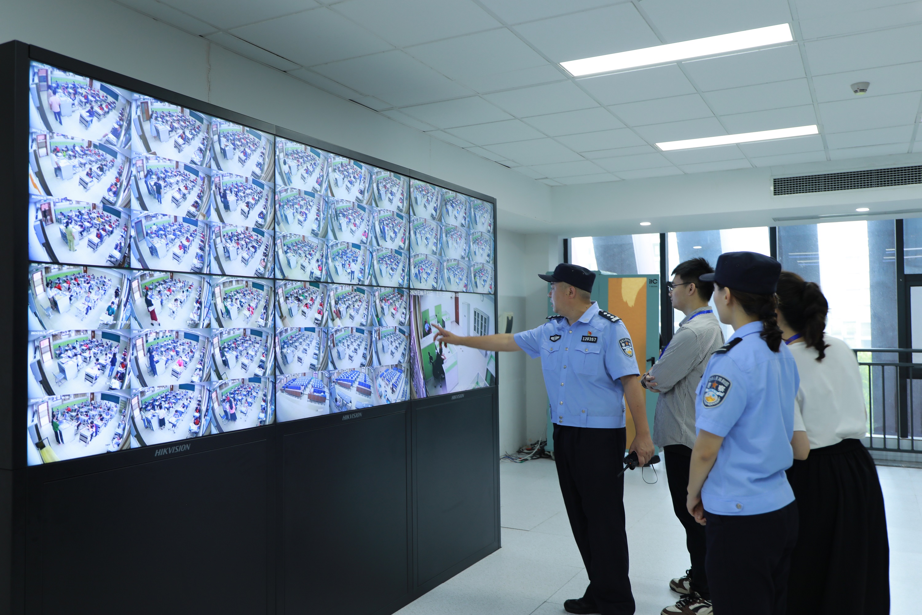 重庆高新公安全力打造校园安保铜墙铁壁